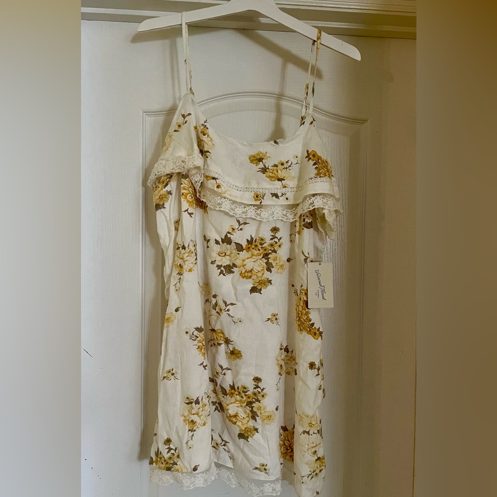 NWT Universal Thread Sleeveless Sundress Cream Floral